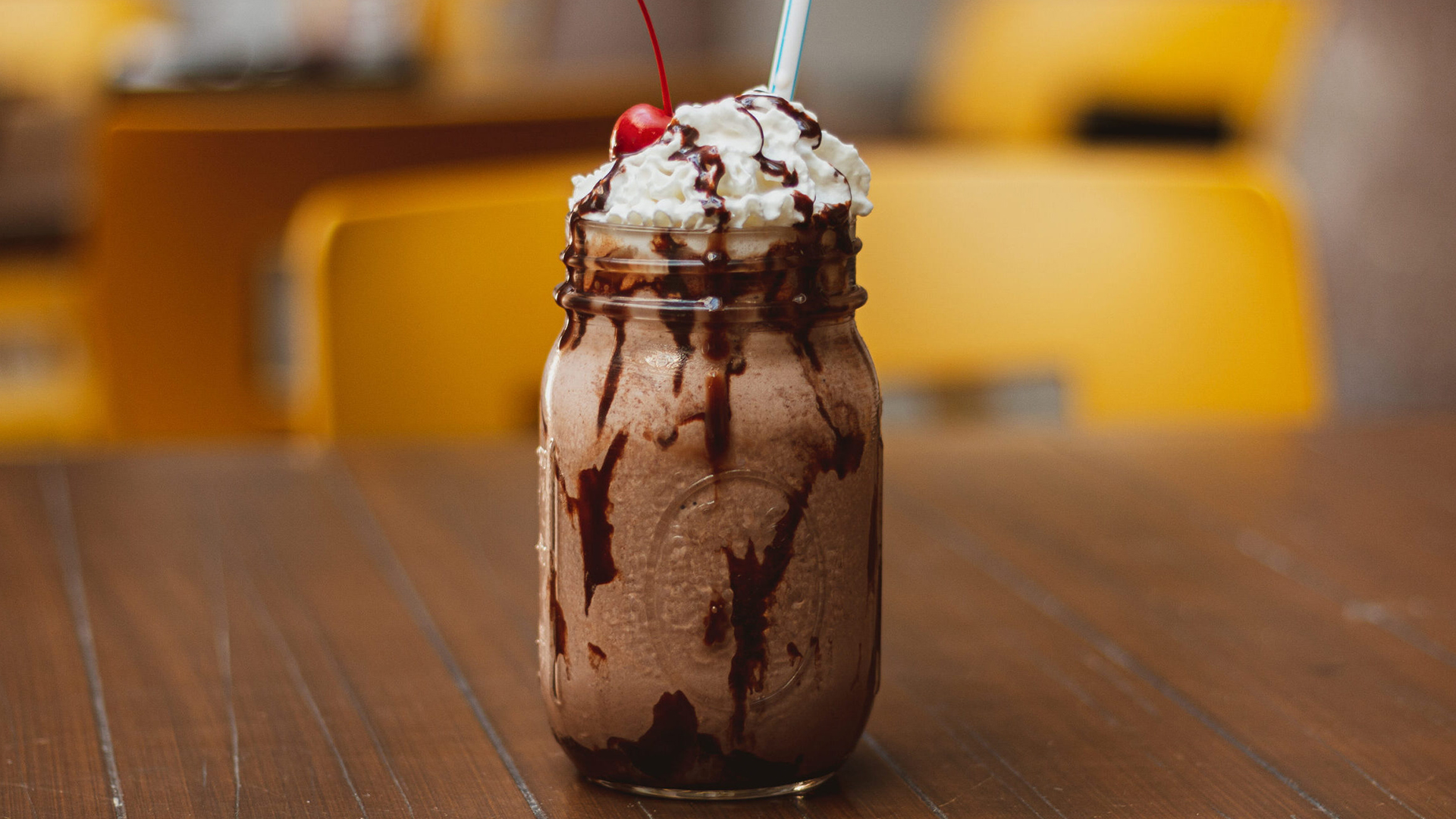 Milkshake ya chocolate na karanga | Jarida la Mapishi