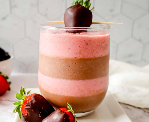 Smoothie ya chocolate na strawberry | Jarida la Mapishi