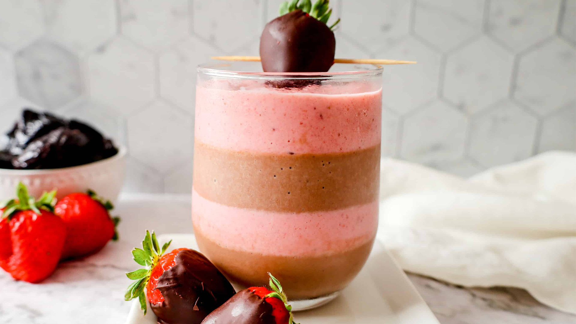 Smoothie ya chocolate na strawberry | Jarida la Mapishi