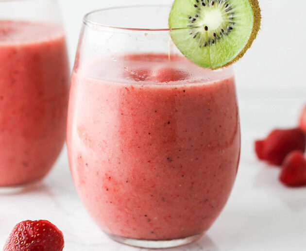 Smoothie ya strawberry na kiwi | Jarida la Mapishi