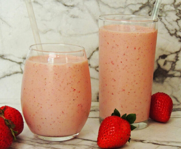 Smoothie ya nanasi na strawberry | Jarida la Mapishi