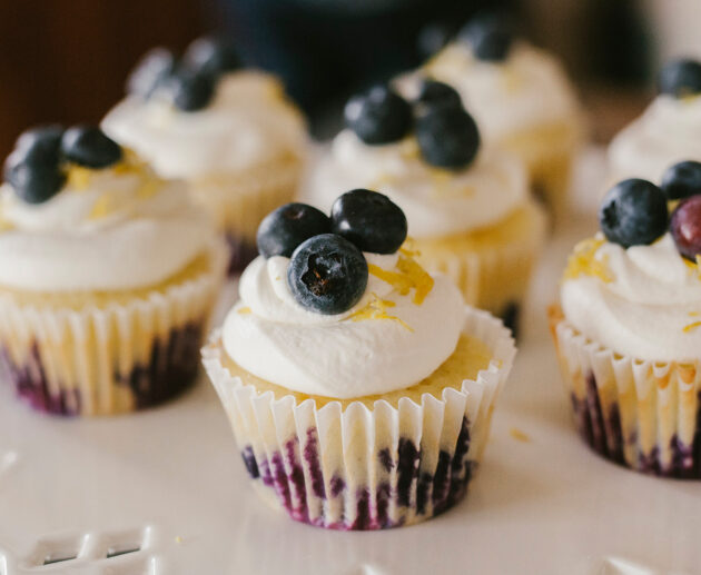 Cupcakes za blueberry na limao | Jarida la Mapishi