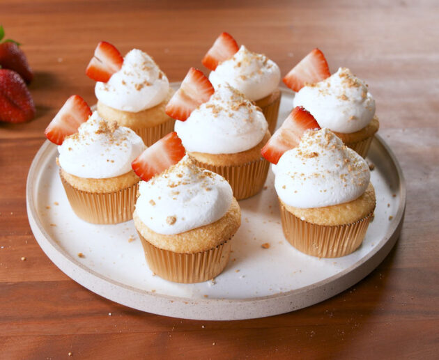 Cupcakes za strawberry | Jarida la Mapishi