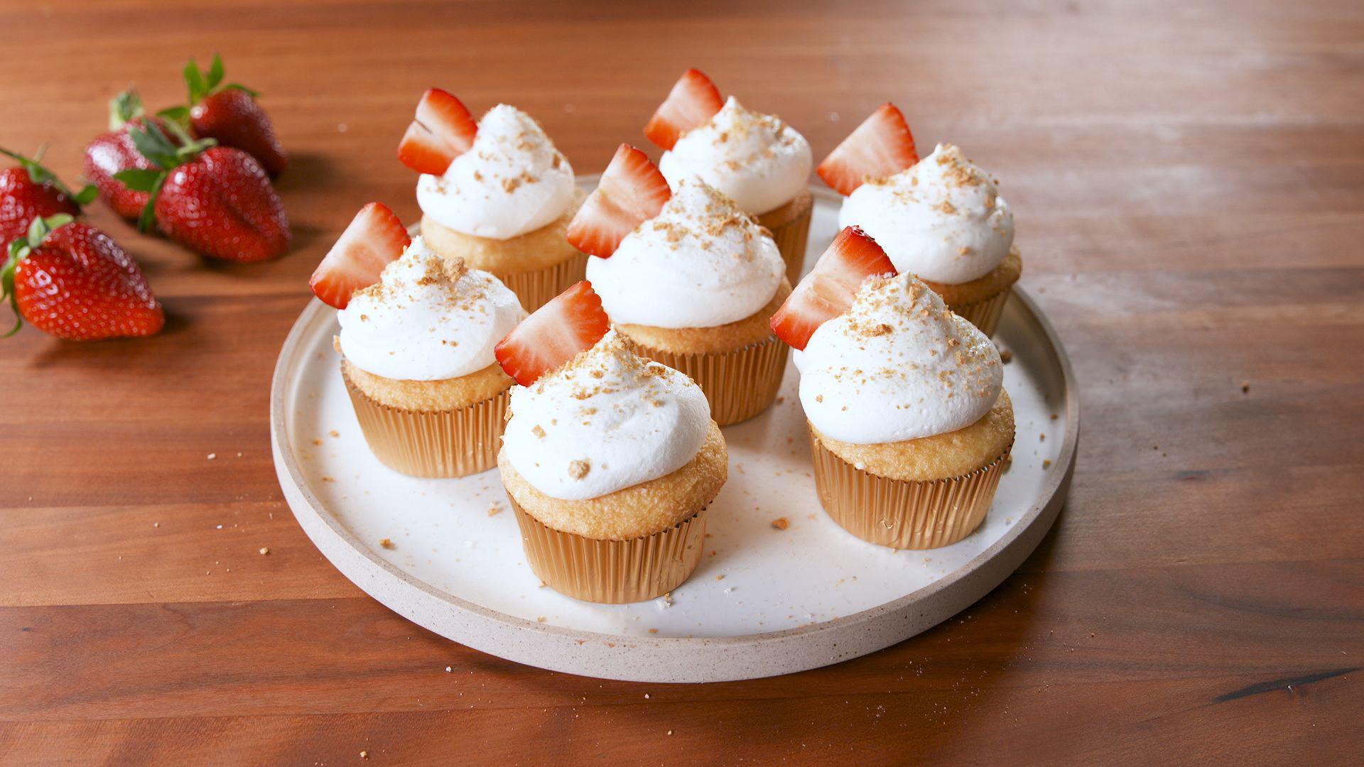 Cupcakes za strawberry | Jarida la Mapishi