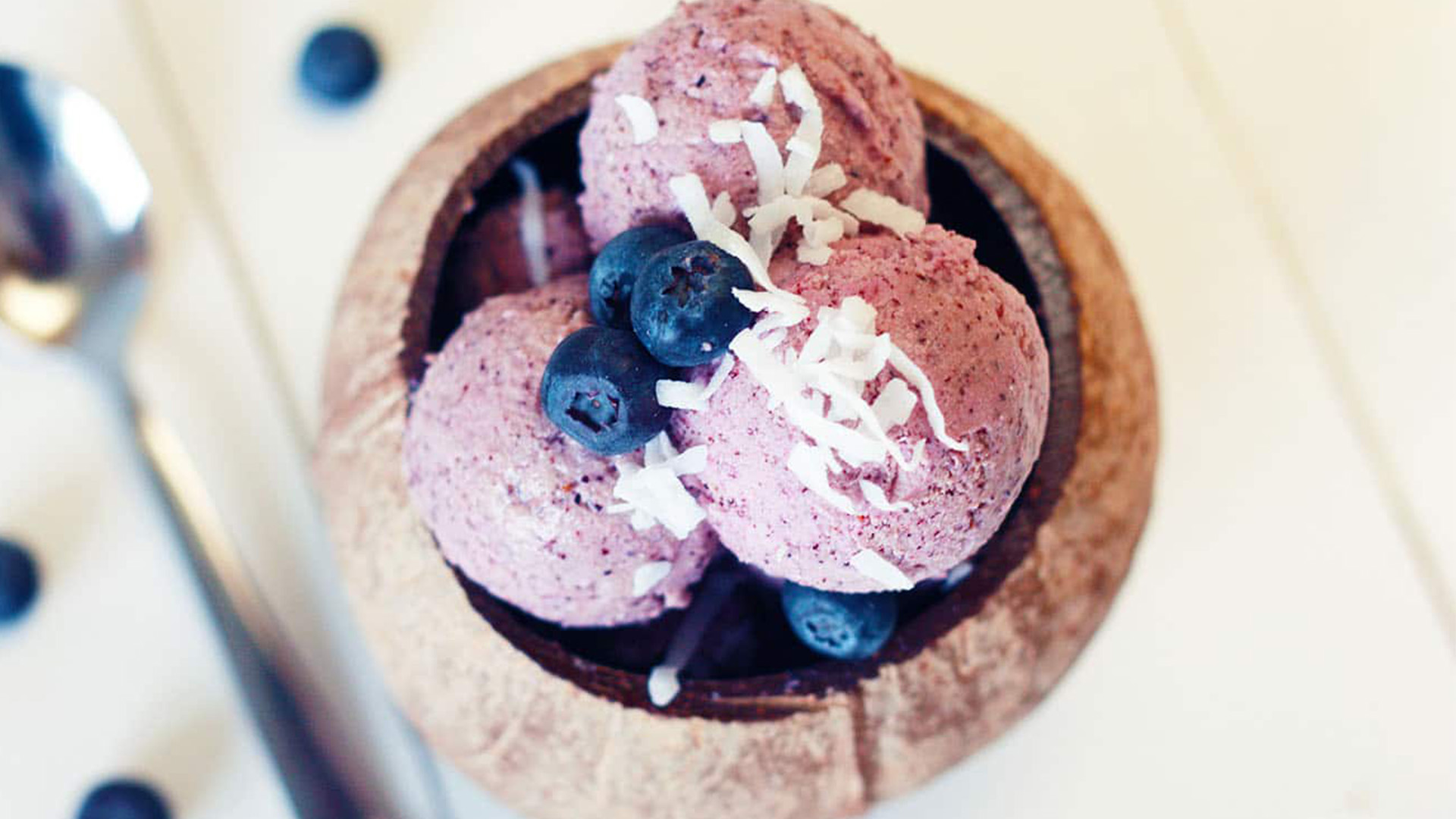 Ice cream ya blueberry na nazi | Jarida la Mapishi