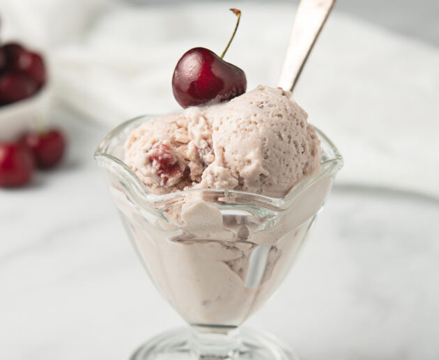 Ice cream ya cherry | Jarida la Mapishi