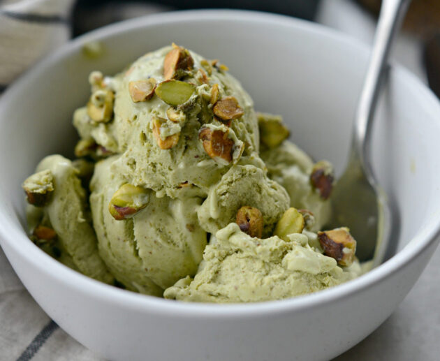 Ice cream ya pistachio | Jarida la Mapishi