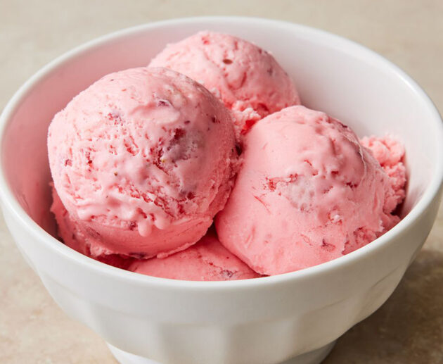 Ice cream ya strawberry | Jarida la Mapishi