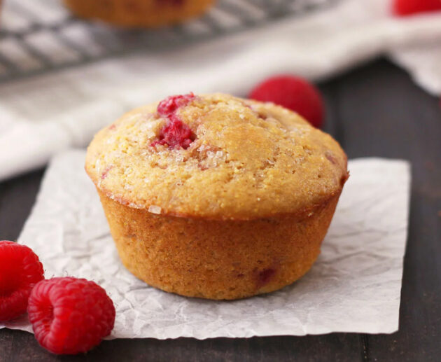 Muffins za mahindi na raspberry | Jarida la Mapishi
