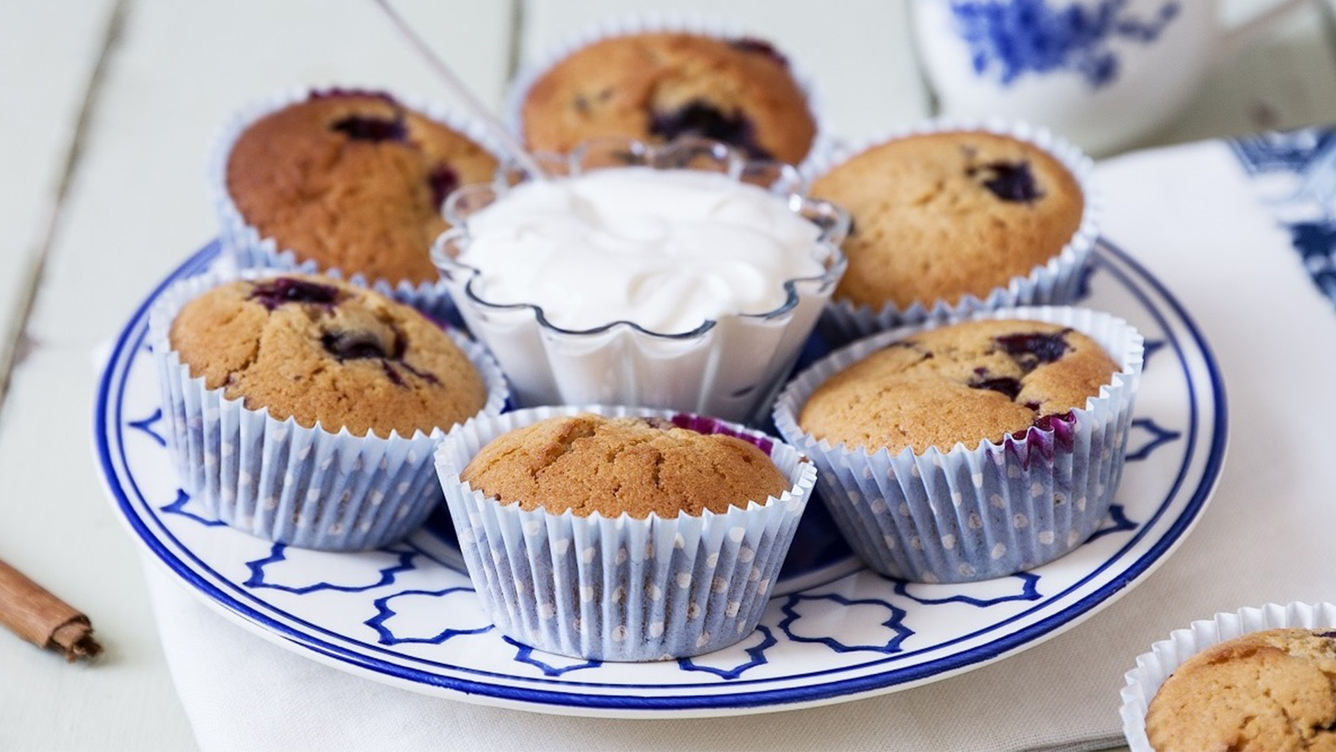 Muffins za mdalasini na blueberry | Jarida la Mapishi