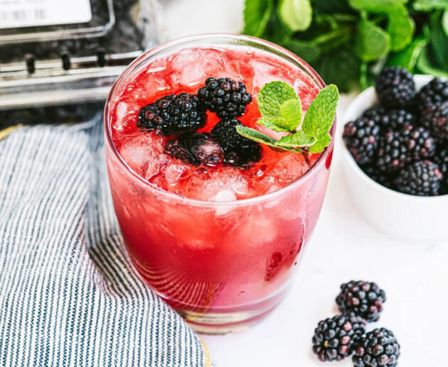 Lemonade ya blackberry na minti | Jarida la Mapishi
